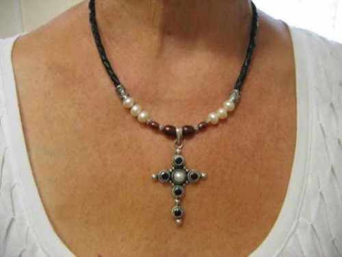 mary.tudor.cross
