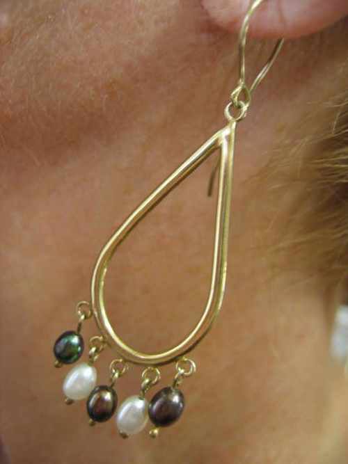 Gold Pearl Earring Black and White
