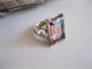 pink quartz ring