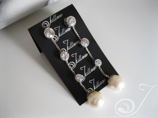 January Triple Zirconia Drop Earings E023