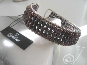 Black-Pearl-Cuff-Bracelet-VO051_B