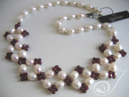 Cranberry-Lace-Pearl-Necklace-VO027.06