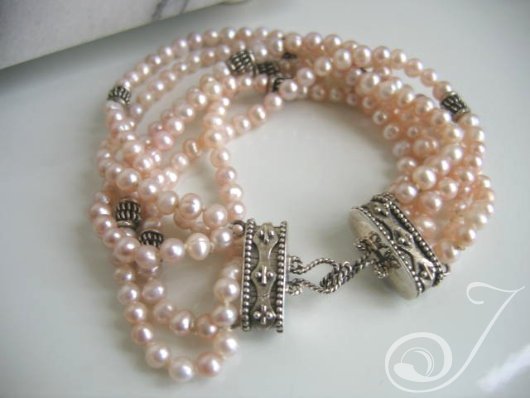 Kelly-Bracelet-Pink-Pearl-Bracelet-VO050_B