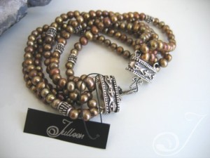 Kelly-Bronze-Pearl-Bracelet-VO050C_B