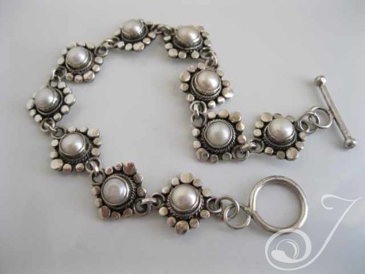 SuzieQ-Pearl-Bracelet-UB212_B