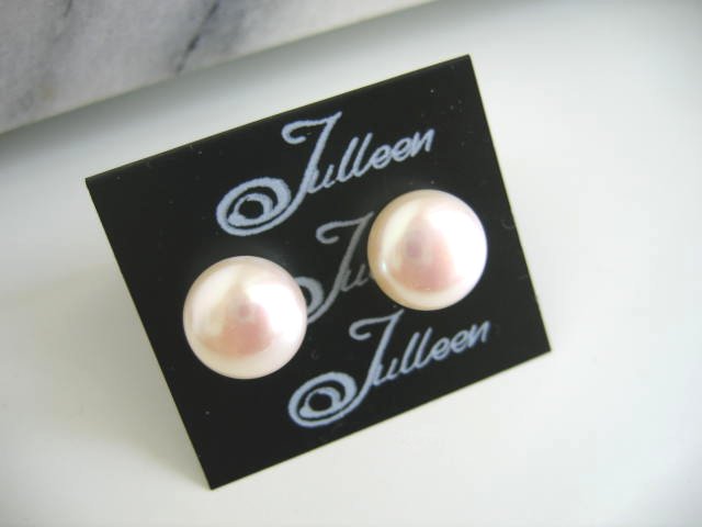 White Pearl Stud 11 mm