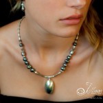 https://www.julleen.com/product/annie-blue-pearl-necklace/