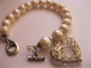 love-heart-sterling-silver-white-pearl-bracelet