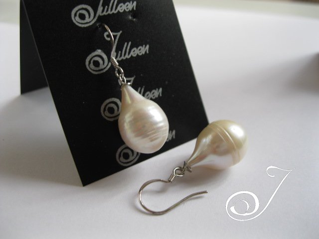 E004.02-white-pearl-drop-earring-Julleen-4