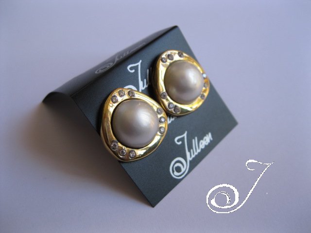 EN001-White-Mabe_Pearl_Earring-Gold-CZ-by-Julleen