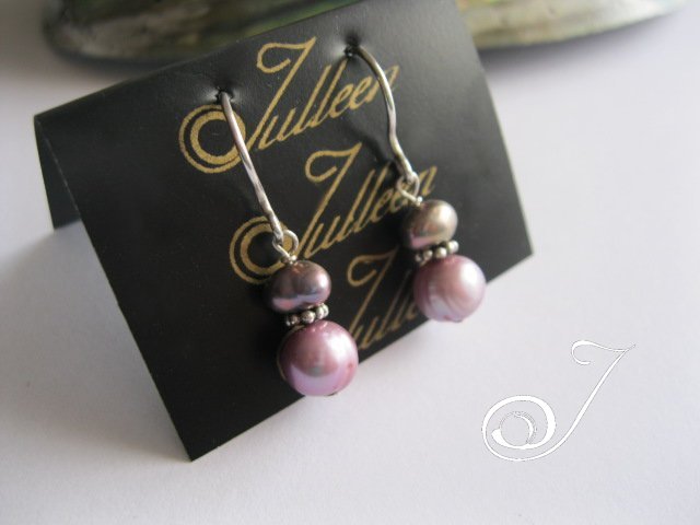 E027.42.MAUVE-DOUBLE-PEARLEARRING.JPG