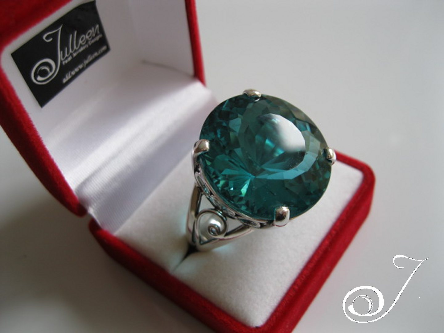 Gray tourmaline shop