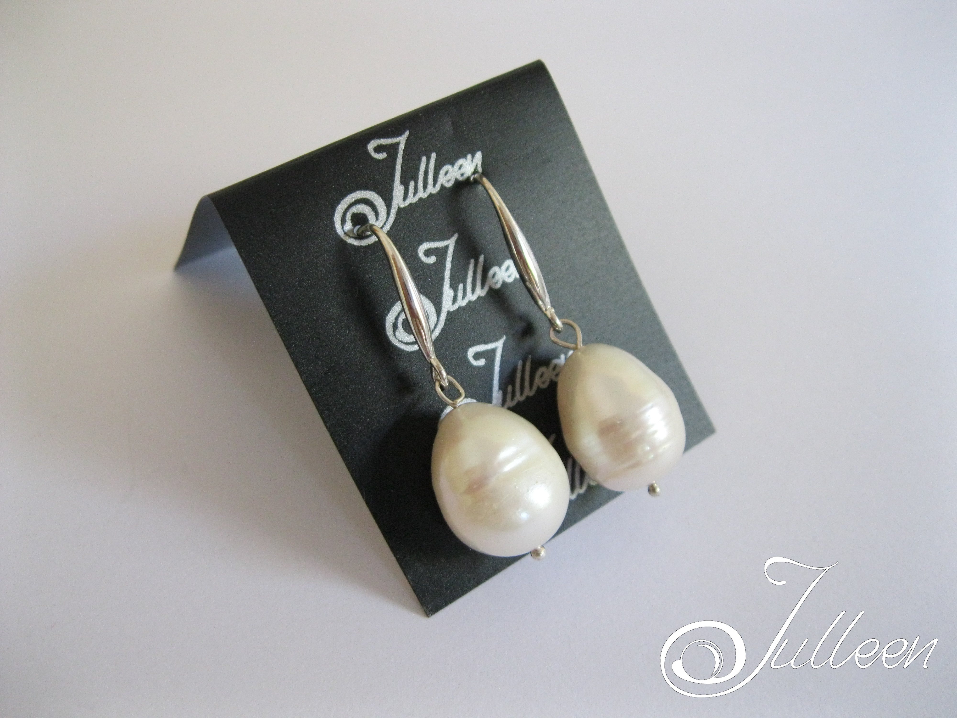 White-Chunky-Pearl-Earrings 001