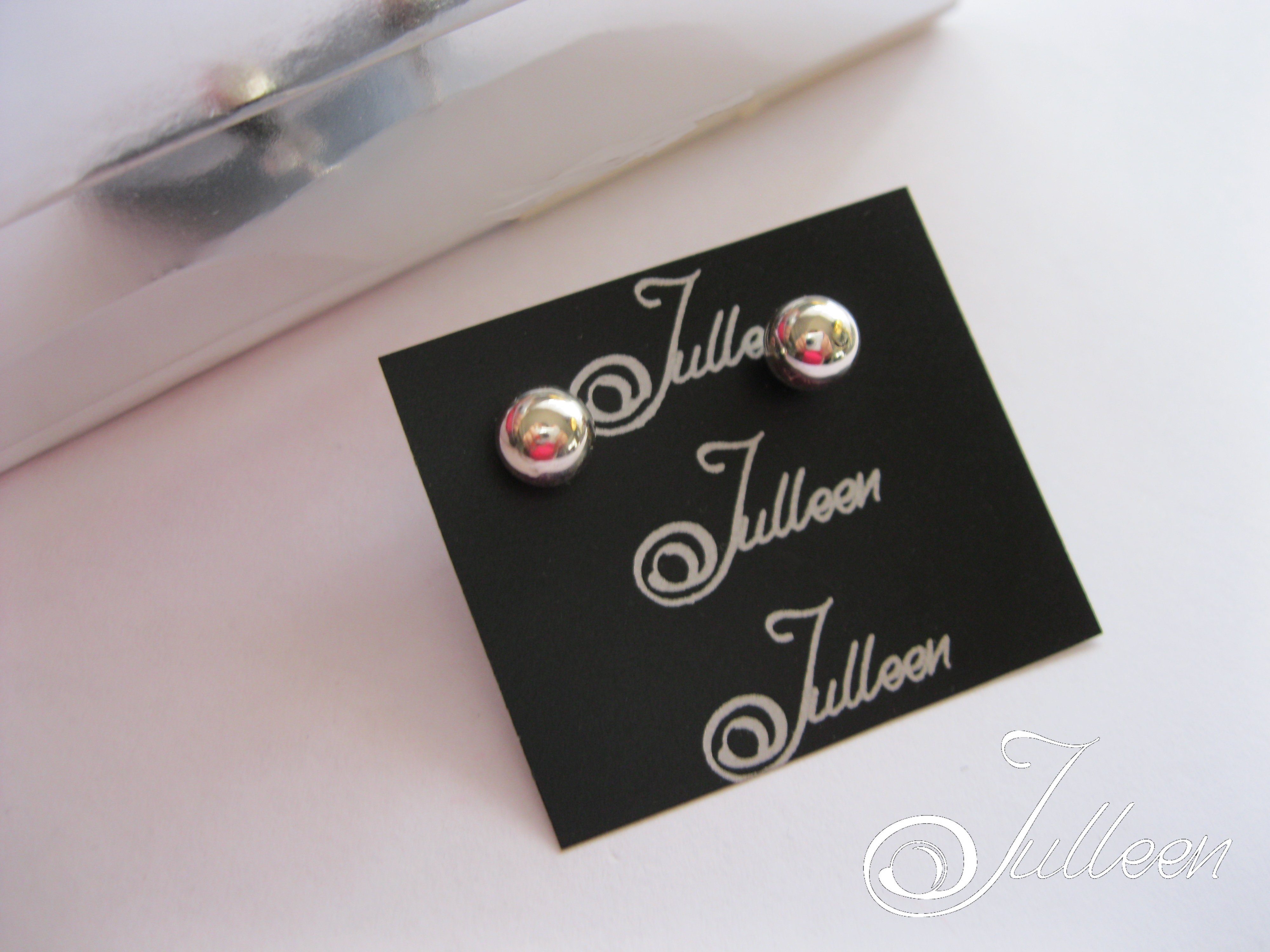 silver-ball-pleain-earrings