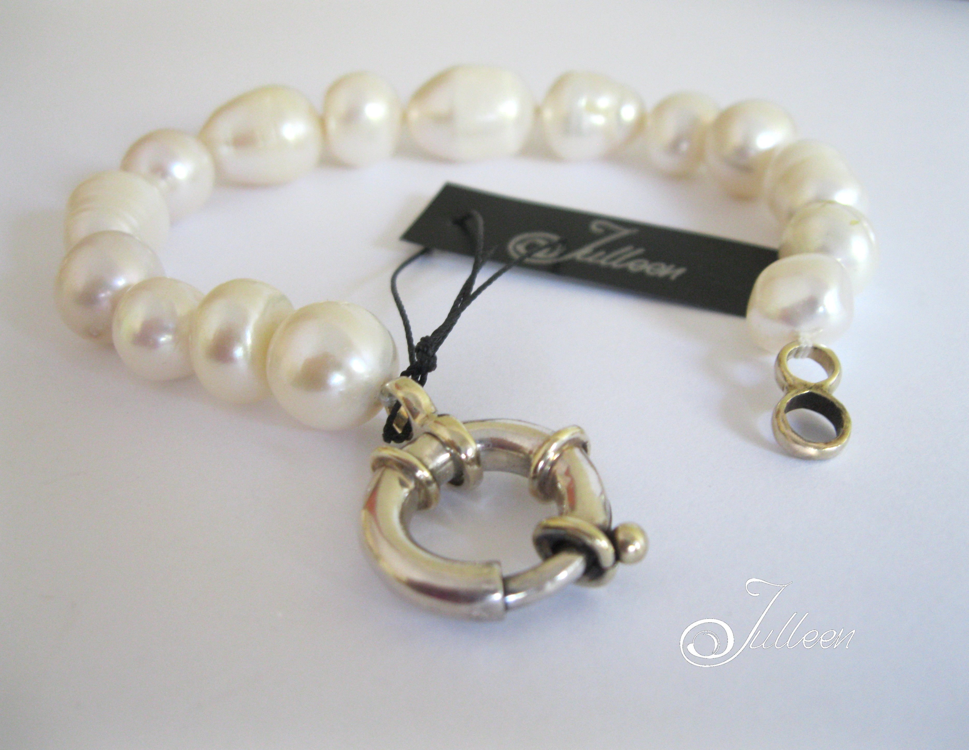 white pearl bracelet jumbo clasp2