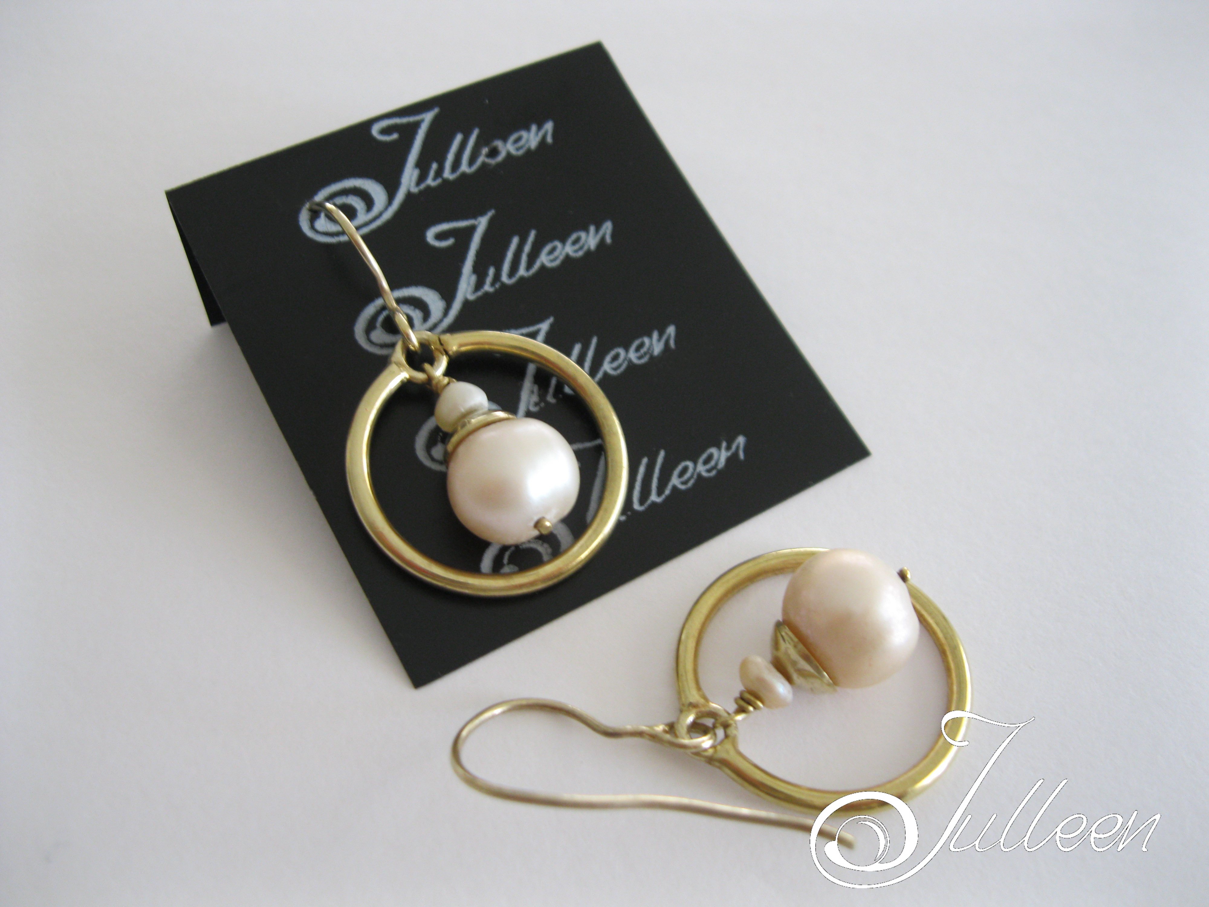 Pink-gold-hoop-pearl-earring 001