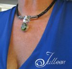 diopside-green-gemstone-pendant-leather-on-blue
